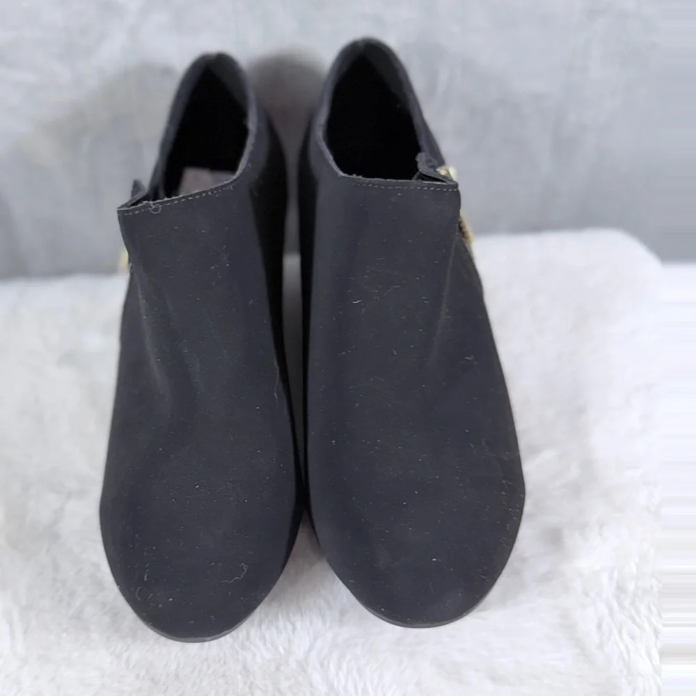 Andiamo Black Faux Suede Wedge Ankle Booties Size 6.5